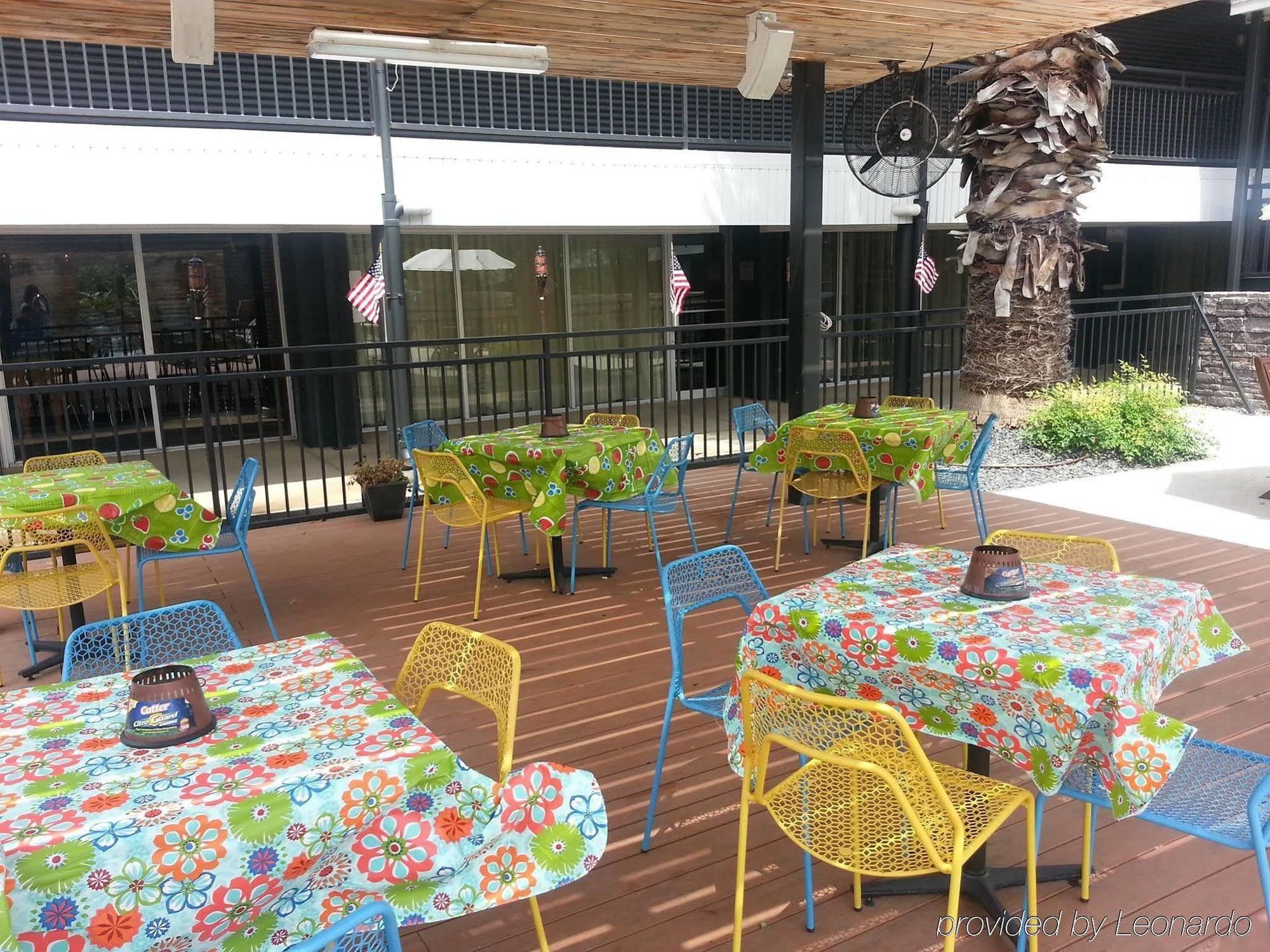 Ramada By Wyndham Del Rio Hotel Екстериор снимка